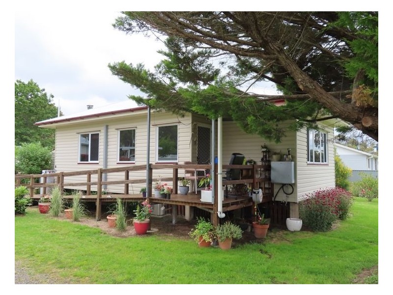 34 Glenlyon Street, Wallangarra QLD 4383