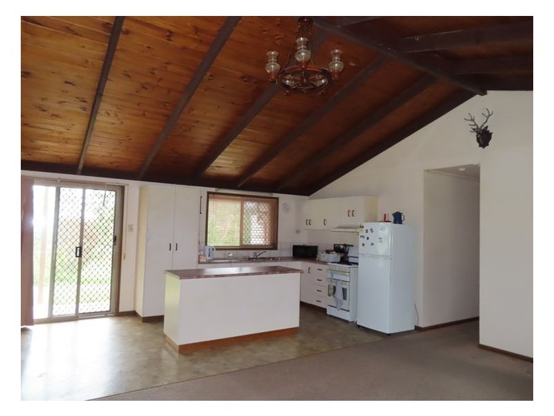 8 Pioneers Parade, Stanthorpe QLD 4380