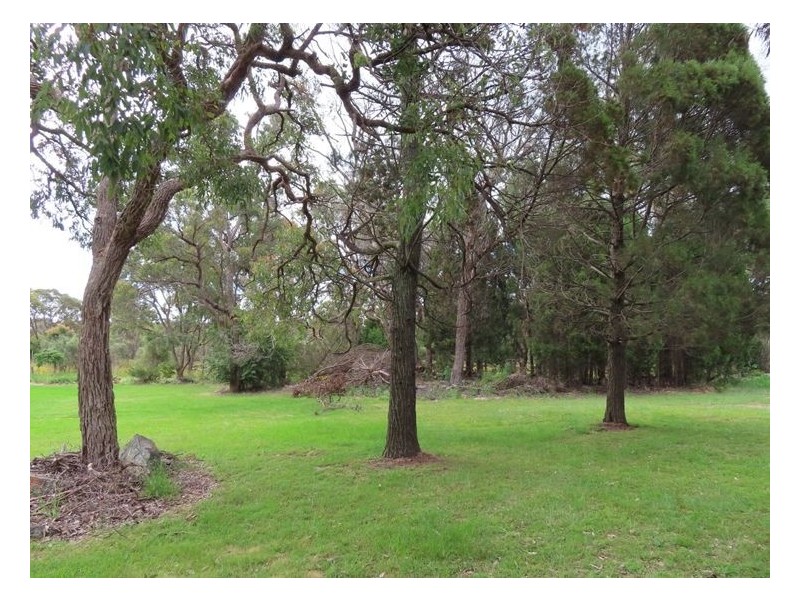 8 Pioneers Parade, Stanthorpe QLD 4380