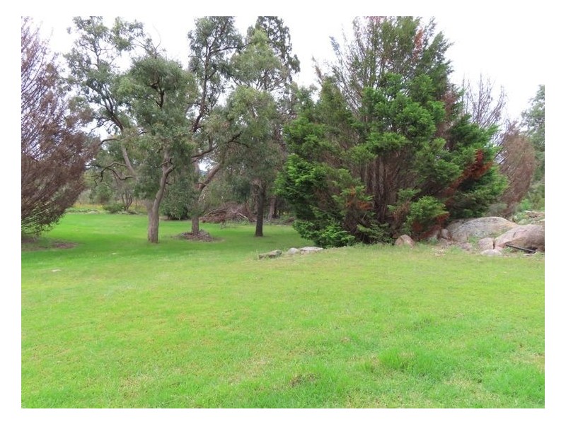 8 Pioneers Parade, Stanthorpe QLD 4380