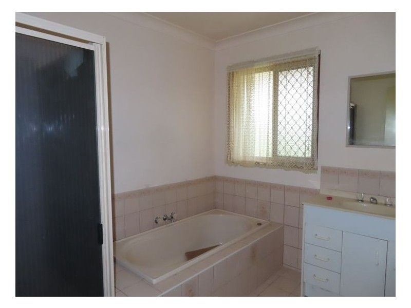 8 Pioneers Parade, Stanthorpe QLD 4380