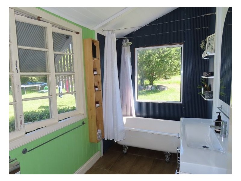 1383 Eukey Road, Ballandean QLD 4382