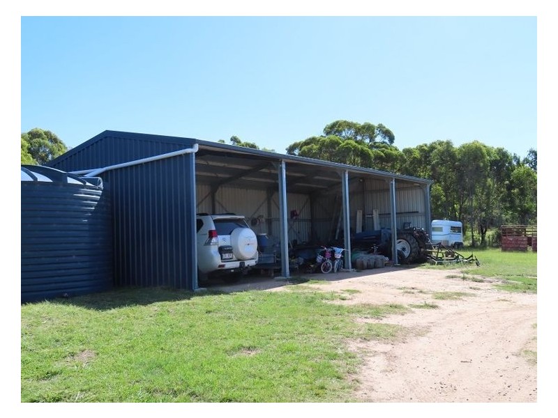 1383 Eukey Road, Ballandean QLD 4382