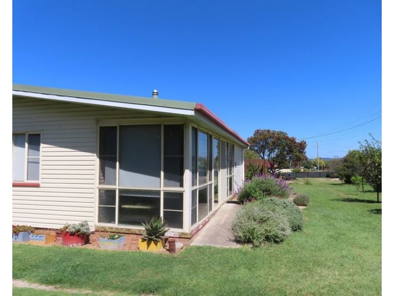 61 College Road, Stanthorpe QLD 4380