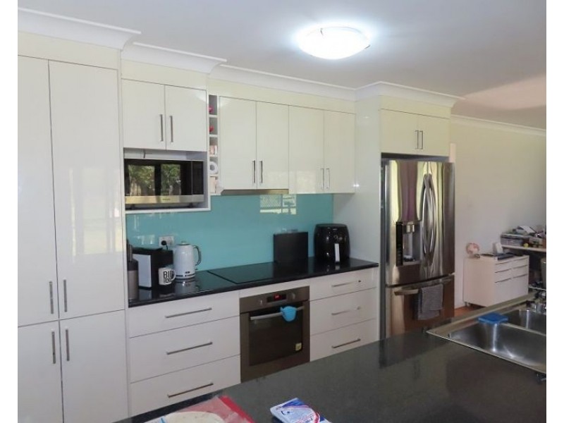 25481 New England Highway, Stanthorpe QLD 4380