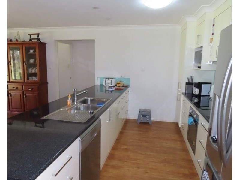 25481 New England Highway, Stanthorpe QLD 4380
