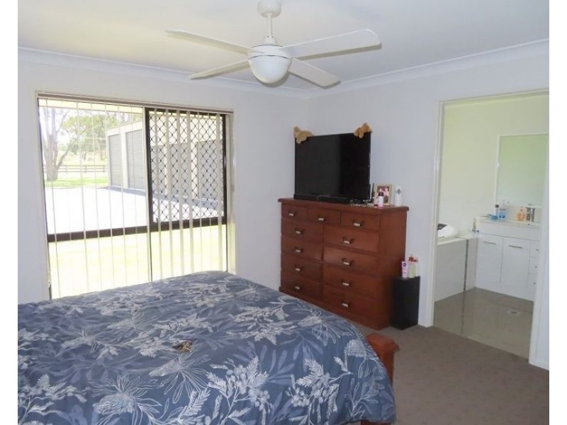 25481 New England Highway, Stanthorpe QLD 4380