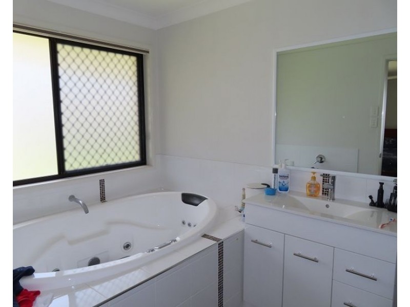 25481 New England Highway, Stanthorpe QLD 4380