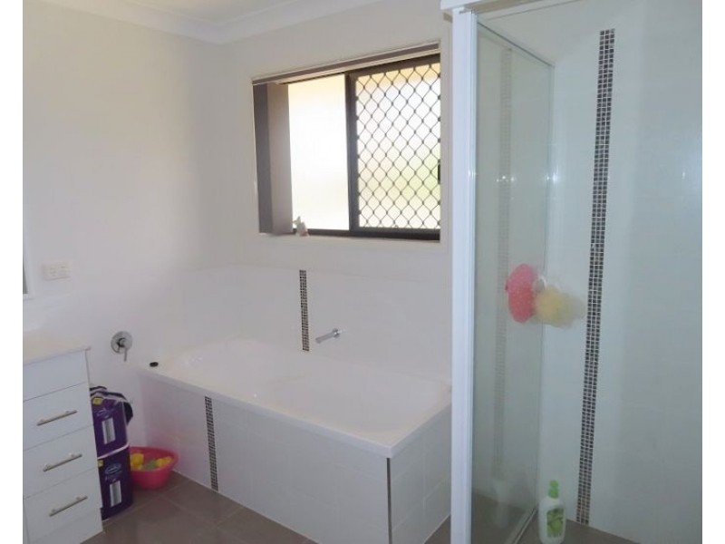 25481 New England Highway, Stanthorpe QLD 4380