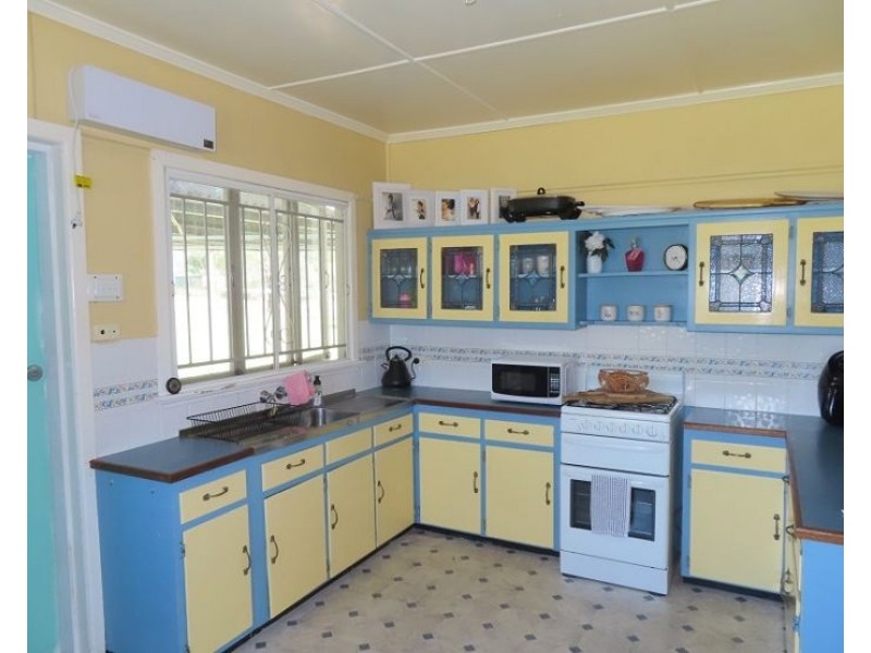 66 Calvert Road, Glen Aplin QLD 4381