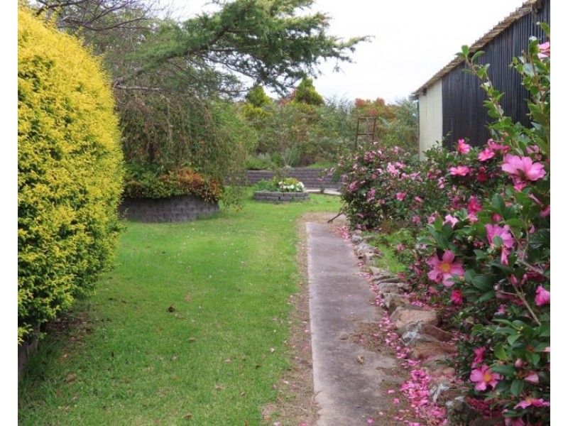 60 Sugarloaf Road, Stanthorpe QLD 4380