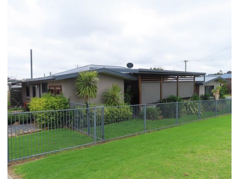 9 Leslie Parade, Stanthorpe QLD 4380