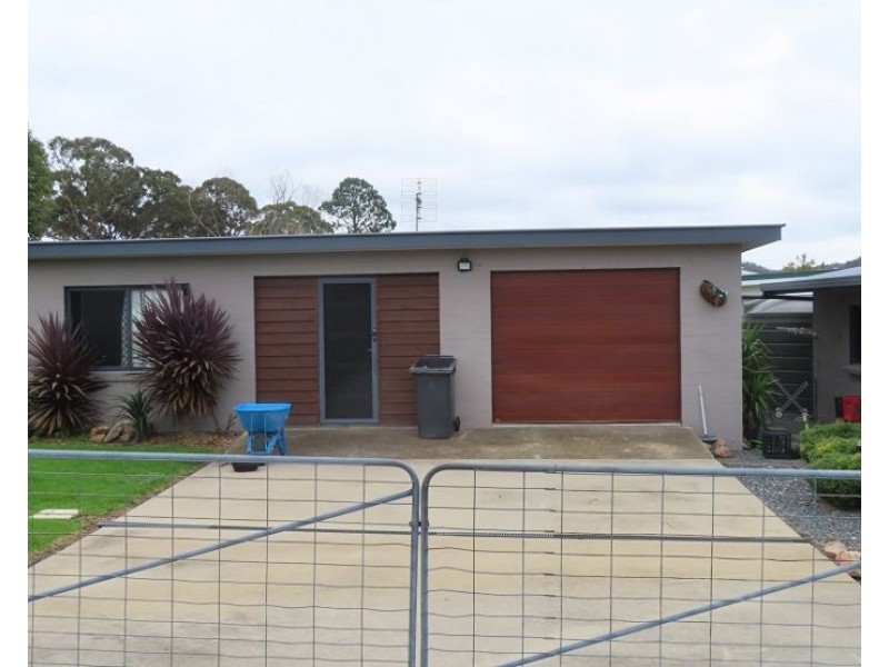 9 Leslie Parade, Stanthorpe QLD 4380