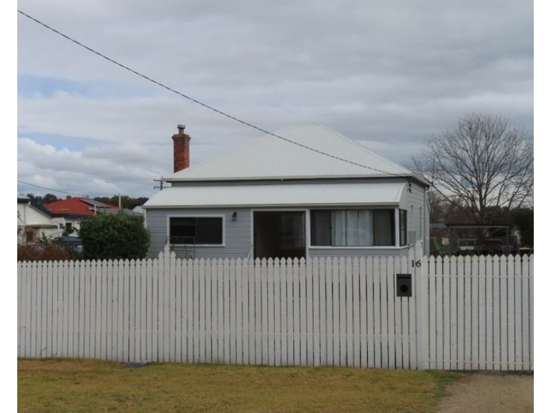 16 Granite Street, Stanthorpe QLD 4380