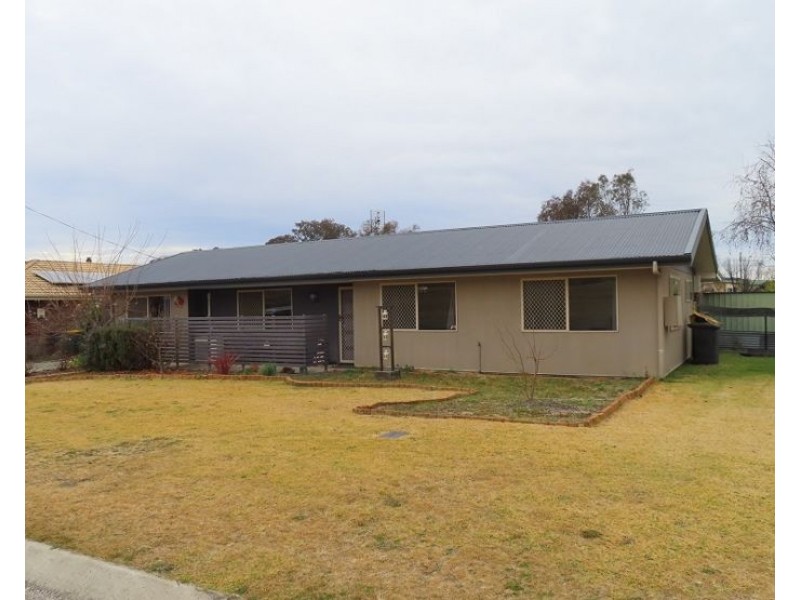 77 Rich Street, Stanthorpe QLD 4380