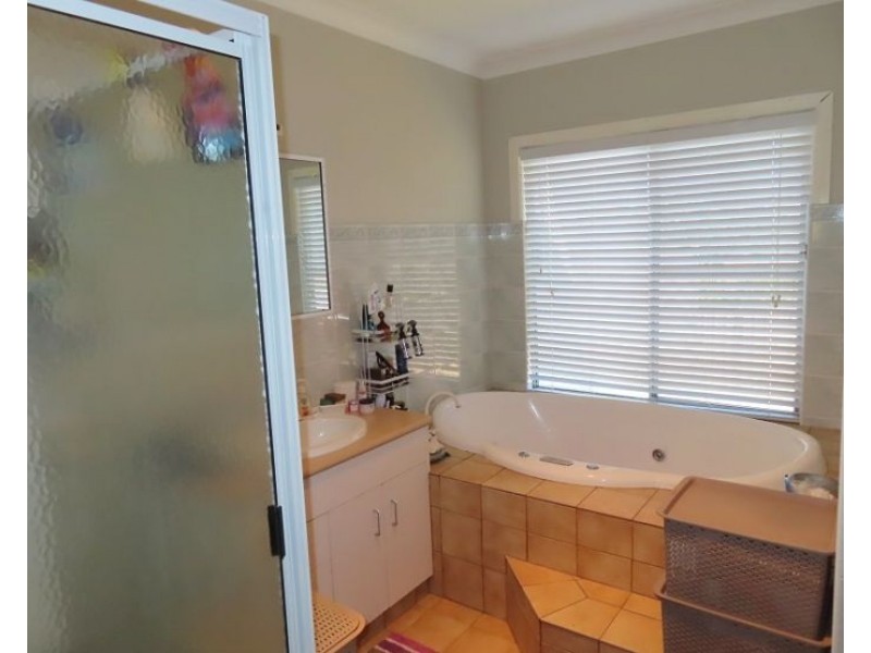74 Brunckhorst Avenue, Stanthorpe QLD 4380