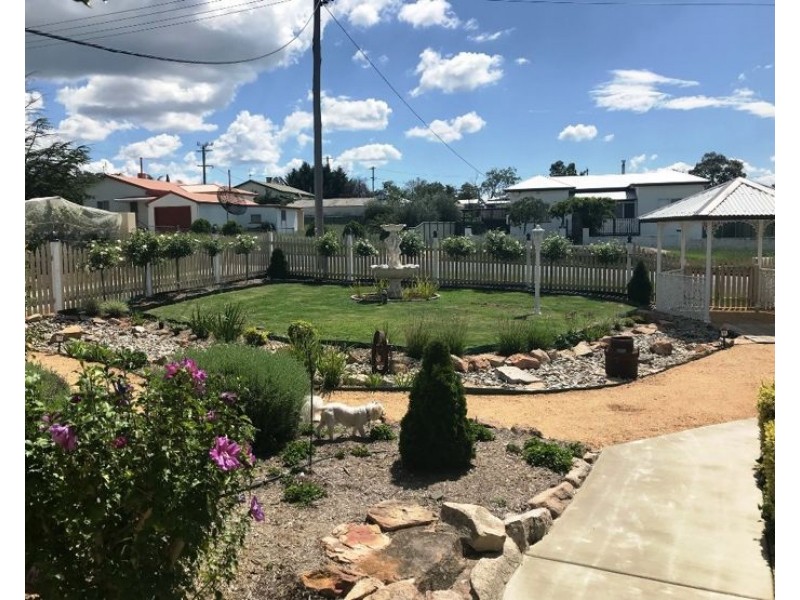 49 Denham Street, Stanthorpe QLD 4380
