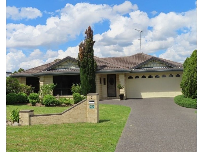 7 Fairway Crescent, Stanthorpe QLD 4380
