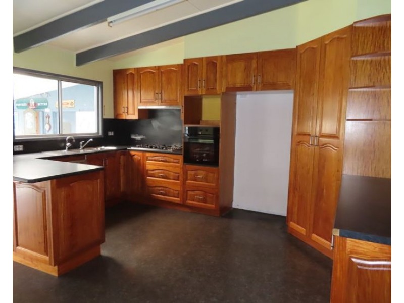 45 Tenterfield Street, Wallangarra QLD 4383