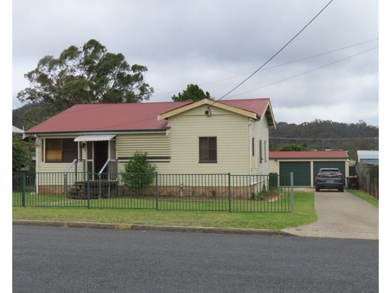 86 Lock Street, Stanthorpe QLD 4380