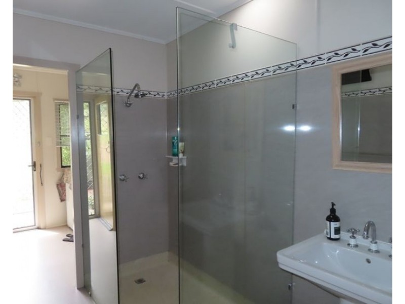 2230 Pyramids Road, Wyberba QLD 4382