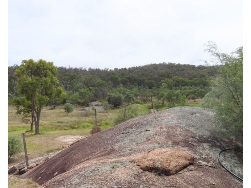 2230 Pyramids Road, Wyberba QLD 4382