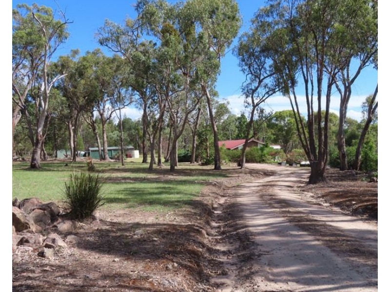 72 Cala Lane, Glen Aplin QLD 4381