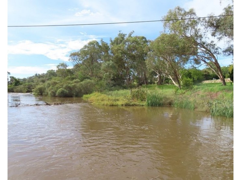 26806 New England Highway, Stanthorpe QLD 4380