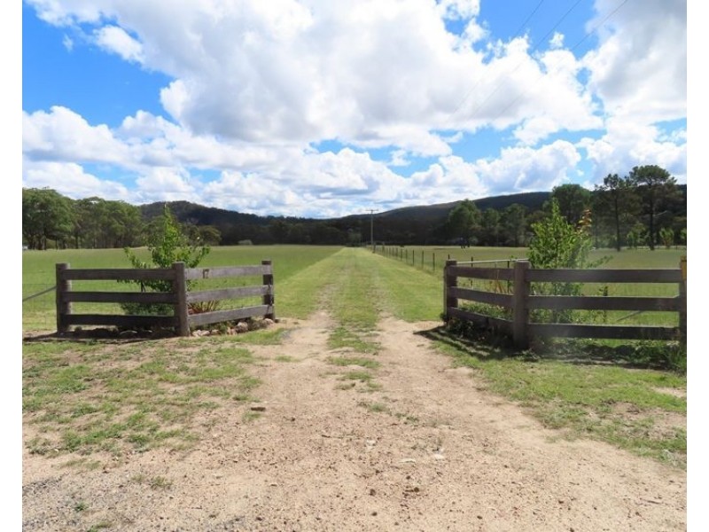 17 Miners Lane, Glen Aplin QLD 4381