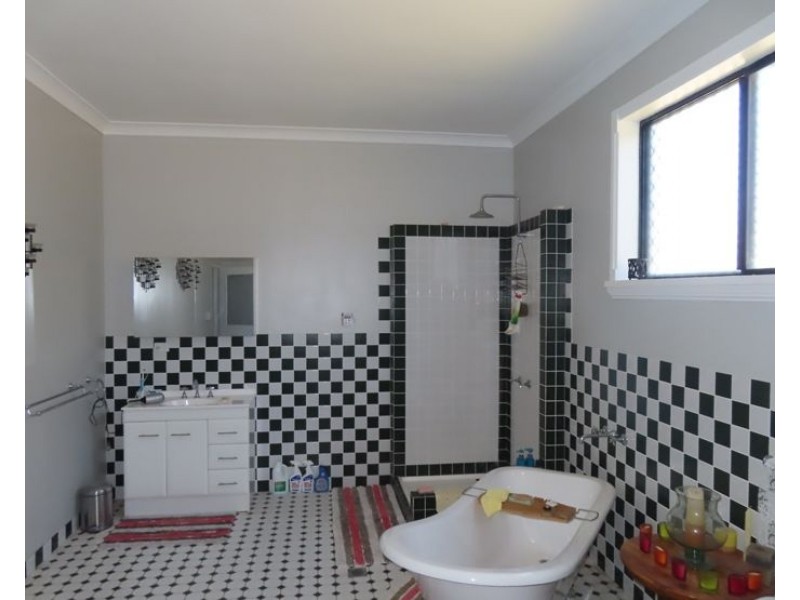 22460 New England Highway, Dalveen QLD 4374