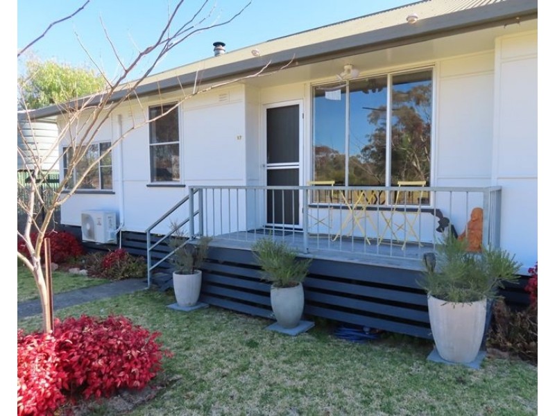 17 Forrest Street, Glen Aplin QLD 4381