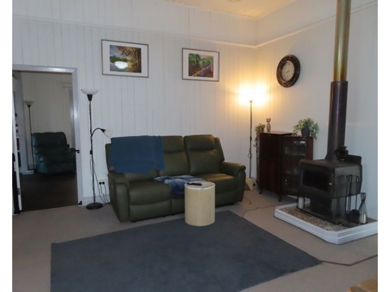 53 Wallangarra Road, Stanthorpe QLD 4380