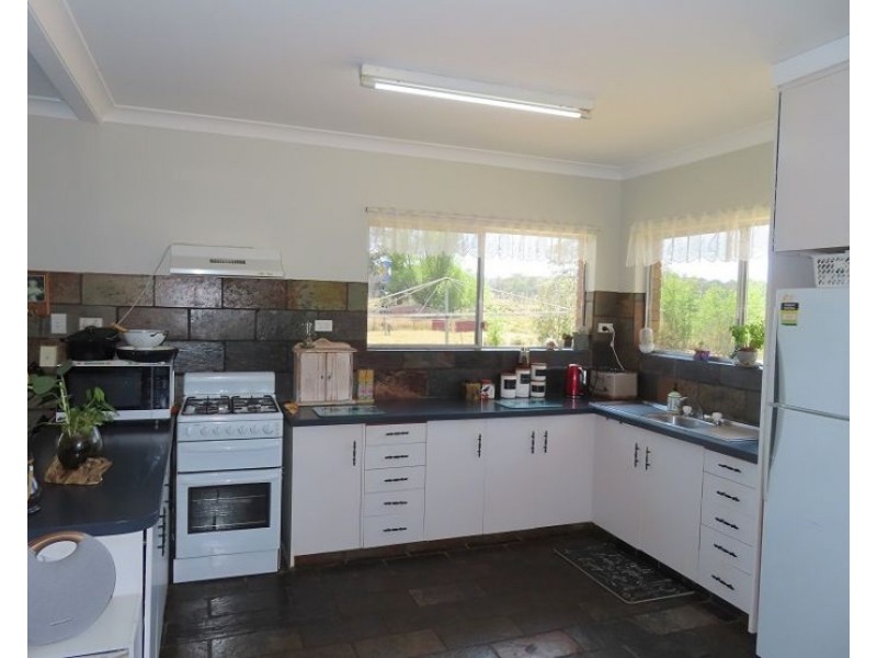 120 Pradella Road, Pozieres QLD 4352