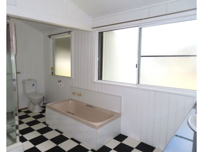 2 Pike Street, Stanthorpe QLD 4380