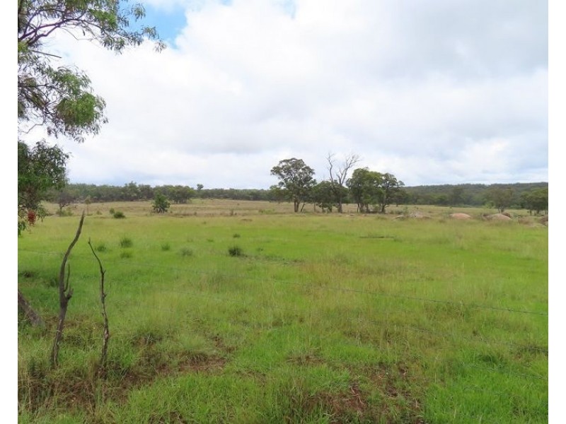 42 Graham Lane, Nundubbermere QLD 4380