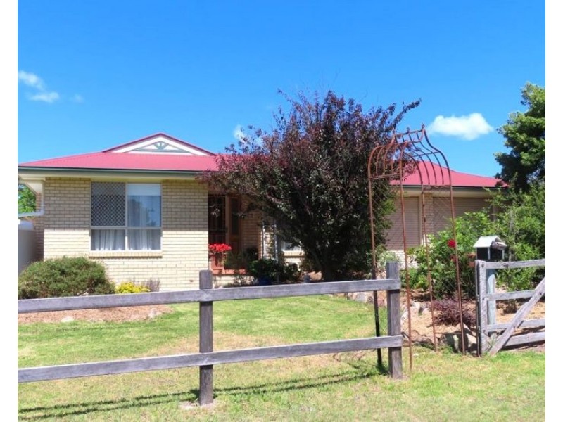 28 Fairway Crescent, Stanthorpe QLD 4380