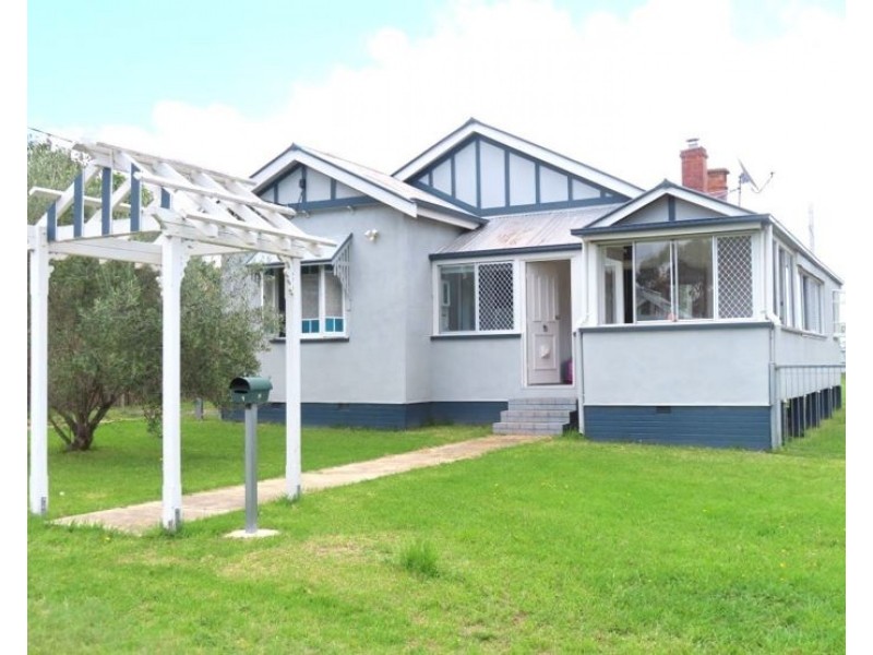 6 Symes Street, Stanthorpe QLD 4380