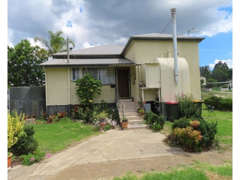 30 Lock Street, Stanthorpe QLD 4380