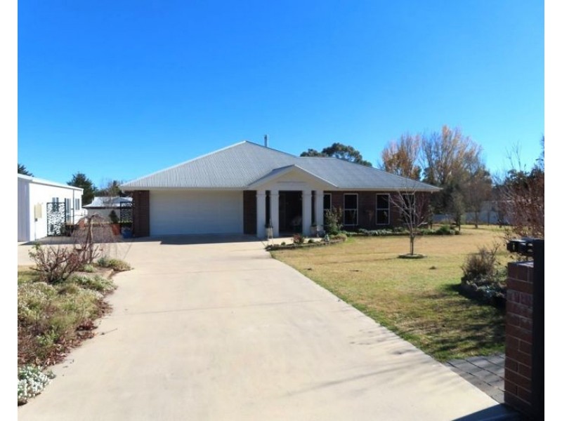 22 Pioneers Parade, Stanthorpe QLD 4380