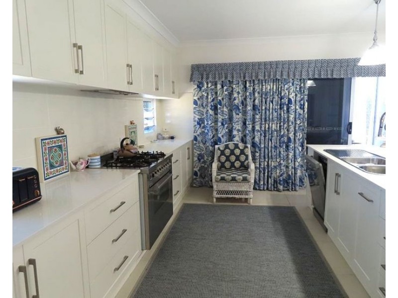 22 Pioneers Parade, Stanthorpe QLD 4380