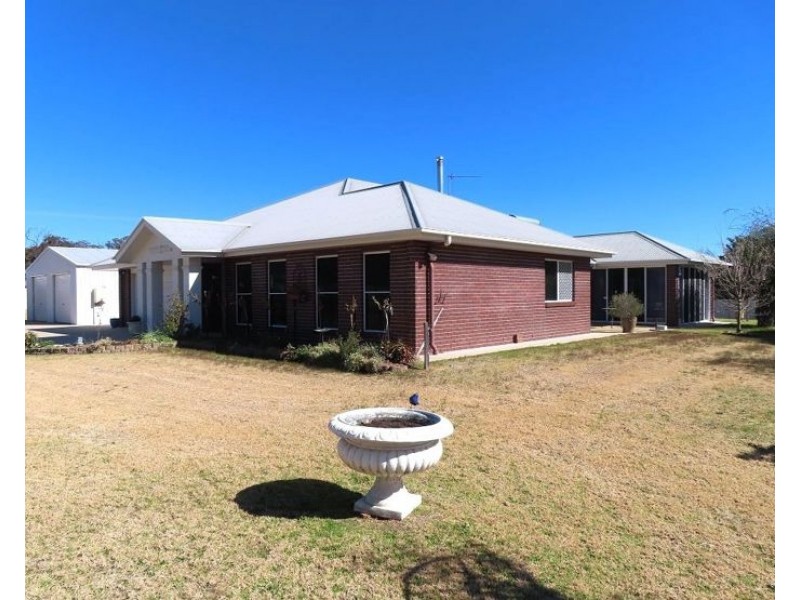 22 Pioneers Parade, Stanthorpe QLD 4380