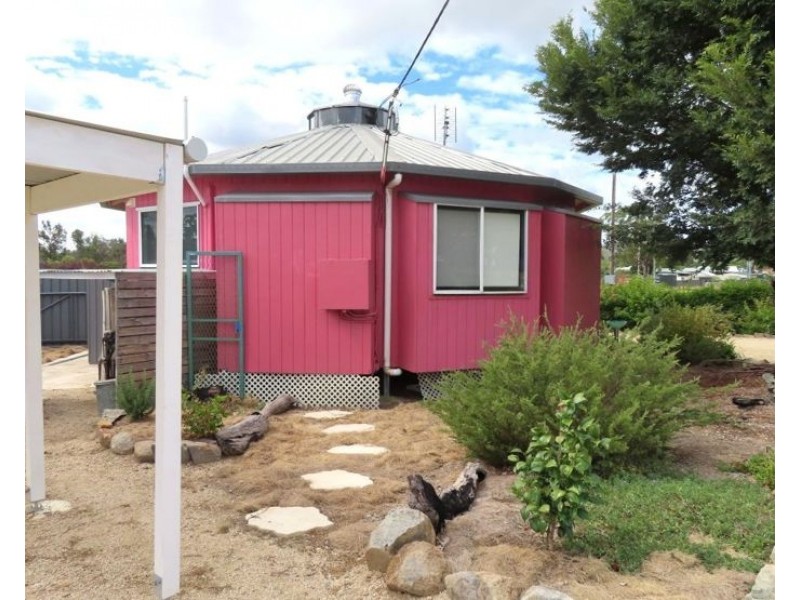 46 Tenterfield Street, Wallangarra QLD 4383