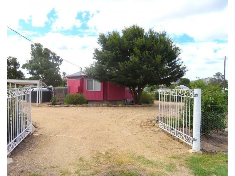46 Tenterfield Street, Wallangarra QLD 4383