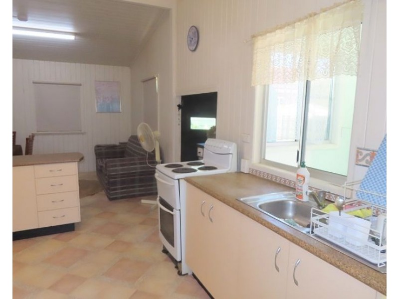 10 Foster Street, Glen Aplin QLD 4381