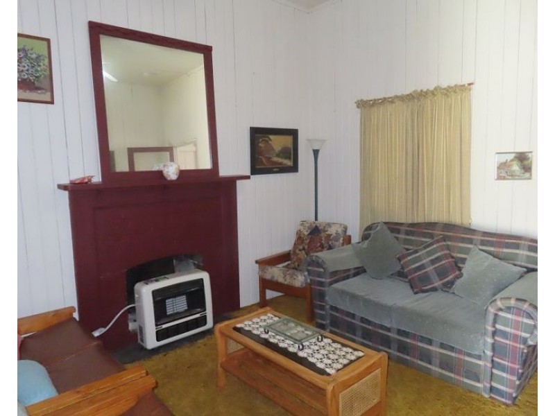 10 Foster Street, Glen Aplin QLD 4381