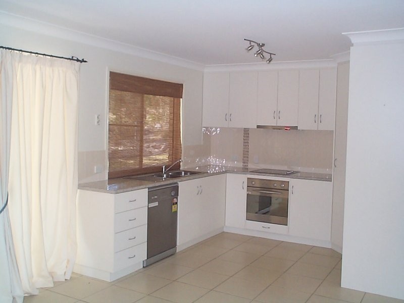 38 Calvert Road, Glen Aplin QLD 4381