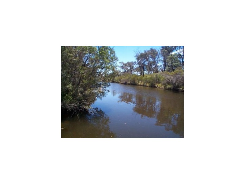 137 Fletcher Road, Ballandean QLD 4382