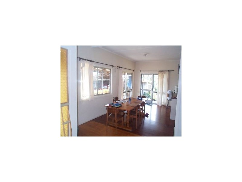 53 Woodlawn Street, Wallangarra QLD 4383