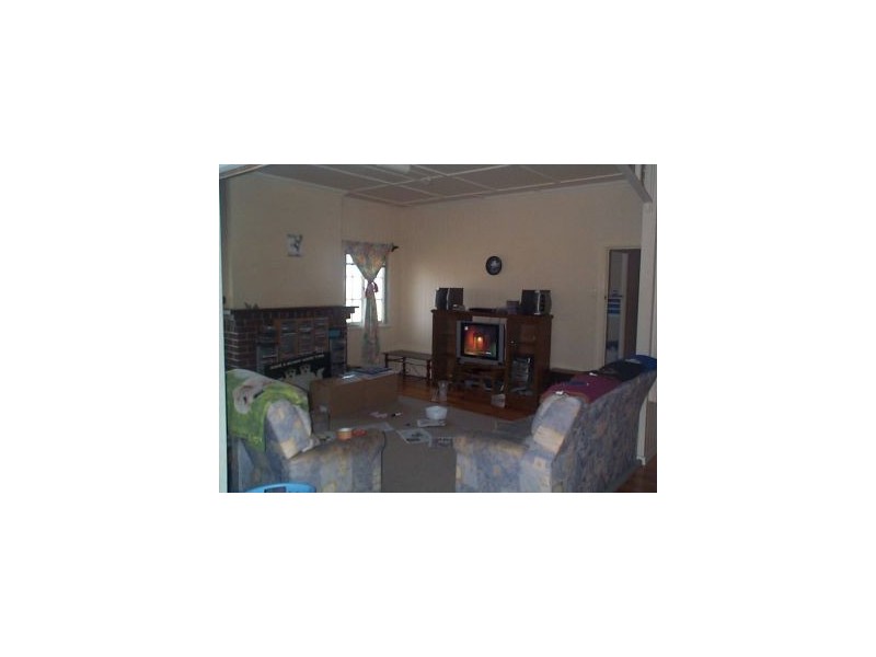 53 Woodlawn Street, Wallangarra QLD 4383