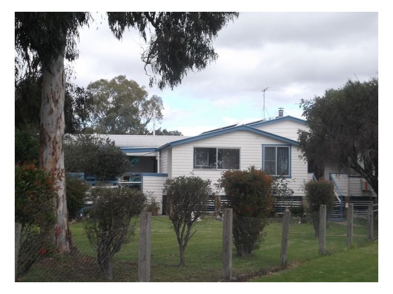 61 Woodlawn Street, Wallangarra QLD 4383
